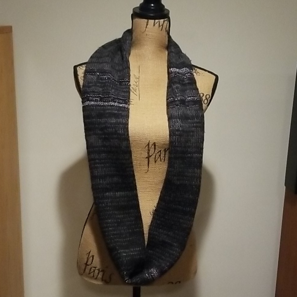 💙Grey hand knit infinity scarf